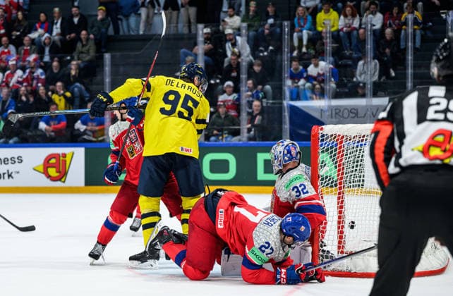 260518 Jacob De La Rose of Sweden against goaltender Josef Korenar of Czech Republic as the 4 4 goal is disallowed during the 2026 IIHF Ice Hockey World Championship match between Sweden and Czech Republic on May 18, 2026 in Fribourg Photo Jesper Zerman BILDBYRAN kod JZ JZ0719 ishockey ice hockey ishockey vm 2026 vm 2026 iihf world championship sverige sweden tjeckien czech republic bbeng  Copyright: JESPERxZERMAN BB260518JZ153