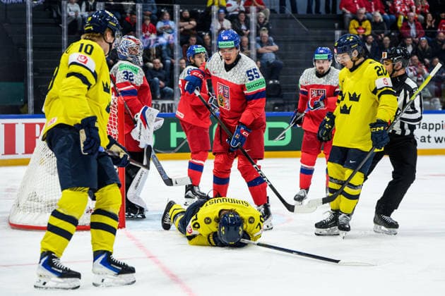 260518 Oscar Sundqvist of Sweden and Libor Hajek of Czech Republic during the 2026 IIHF Ice hockey, Eishockey World Championship, WM, Weltmeisterschaft match between Sweden and Czech Republic on May 18, 2026 in Fribourg. Photo: Jesper Zerman BILDBYRAN kod JZ JZ0719 ishockey ice hockey ishockey-vm 2026 vm 2026 iihf world championship sverige sweden tjeckien czech republic bbeng *** 260518 Oscar Sundqvist of Sweden and Libor Hajek of Czech Republic during the 2026 IIHF Ice Hockey World Championship match between Sweden and Czech Republic on May 18, 2026 in Fribourg Photo Jesper Zerman BILDBYRAN kod JZ JZ0719 ishockey ice hockey ishockey vm 2026 vm 2026 iihf world championship sverige sweden tjeckien czech republic bbeng  Copyright: JESPERxZERMAN BB260518JZ155