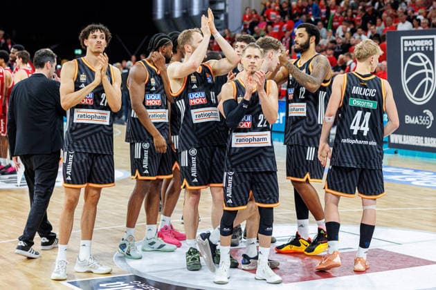 team, squad, end of game, disappointed, disappointment, negative emotions, negative emotion, BMA365 Bamberg Baskets vs ratiopharm Ulm, basketball, easyCredit BBL, playoff quarterfinals, game 2, 18 05 2026 BMA365 Bamberg Baskets vs ratiopharm Ulm, basketball, easyCredit BBL, playoff quarterfinals, game 2, 18 05 2026 Bamberg Copyright: xEibner-Pressefoto G.xSantemizx EP_EER