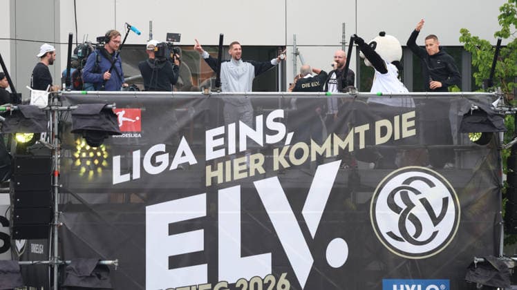 18 05 2026, xrekx, Fußball 2 Bundesliga, SV Elversberg Aufstiegsfeier v l Frank Lehmann SV 07 Elversberg DFL DFB REGULATIONS PROHIBIT ANY USE OF PHOTOGRAPHS as IMAGE SEQUENCES and or QUASI VIDEO Elversberg