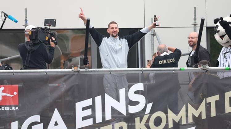 18 05 2026, xrekx, Fußball 2 Bundesliga, SV Elversberg Aufstiegsfeier v l Frank Lehmann SV 07 Elversberg DFL DFB REGULATIONS PROHIBIT ANY USE OF PHOTOGRAPHS as IMAGE SEQUENCES and or QUASI VIDEO Elversberg