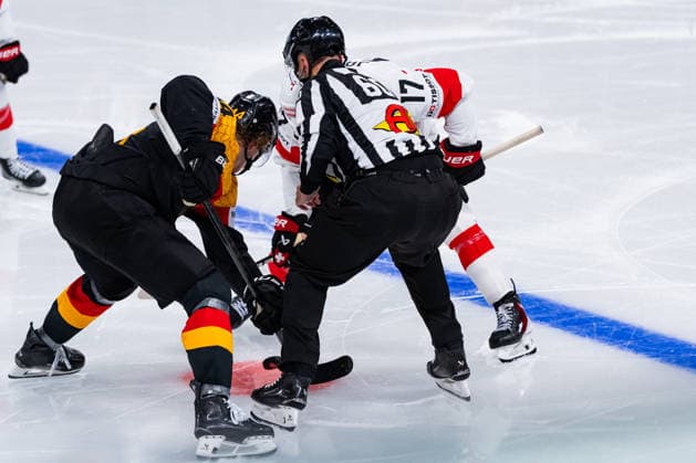 ZURICH, SWITZERLAND - MAY 18: Battle between Joshua Samanski (Germany, 44) and Ken Jaeger (Switzerland, 17) during the Preliminary Round - Group A Match 19 between Germany and Switzerland at the IIHF Ice hockey, Eishockey World Championship, WM, Weltmeisterschaft 2026, Swiss Life Arena on May 18, 2026 in Zurich, Switzerland. Zurich Switzerland Copyright: xTimoxSteinx
