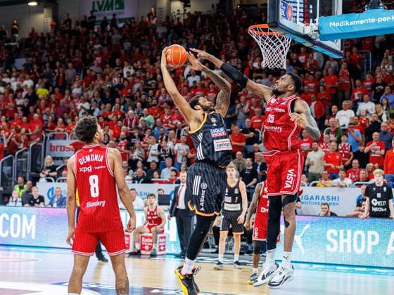 Demarcus Demonia BMA365 Bamberg Baskets, 08 , Joel Soriano ratiopharm Ulm, 12 , Ejiofor Onu BMA365 Bamberg Baskets, 35 , BMA365 Bamberg Baskets vs ratiopharm Ulm, Basketball, easyCredit BBL, Playoff Quarterfinals, Game 2, 18 05 2026 BMA365 Bamberg Baskets vs ratiopharm Ulm, Basketball, easyCredit BBL, Playoff Quarterfinals, Game 2, 18 05 2026 Bamberg Copyright: xEibner-Pressefoto G.xSantemizx EP_EER