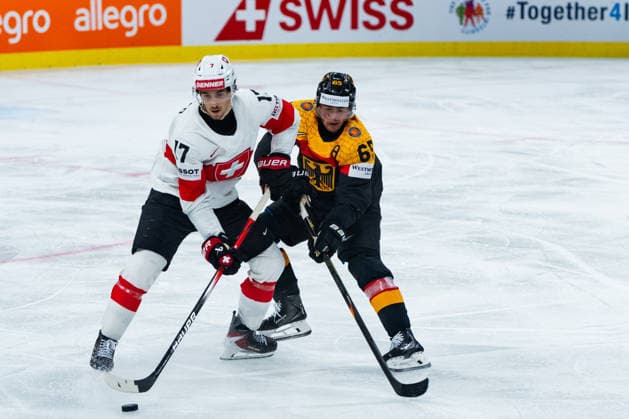 ZURICH, SWITZERLAND - MAY 18: Ken Jaeger (Switzerland, 17) in the battle for the puck with Marc Michaelis (Germany, 65) during the Preliminary Round - Group A Match 19 between Germany and Switzerland at the IIHF Ice hockey, Eishockey World Championship, WM, Weltmeisterschaft 2026, Swiss Life Arena on May 18, 2026 in Zurich, Switzerland. Zurich Switzerland Copyright: xTimoxSteinx