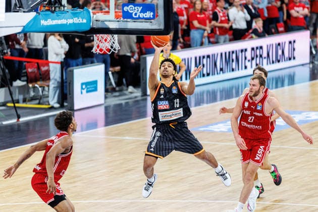 Demarcus Demonia BMA365 Bamberg Baskets, 08 , Mark Smith ratiopharm Ulm, 13 , Moritz Krimmer BMA365 Bamberg Baskets, 27 , BMA365 Bamberg Baskets vs ratiopharm Ulm, Basketball, easyCredit BBL, Playoff Quarterfinals, Game 2, 18 05 2026 BMA365 Bamberg Baskets vs ratiopharm Ulm, Basketball, easyCredit BBL, Playoff Quarterfinals, Game 2, 18 05 2026 Bamberg Copyright: xEibner-Pressefoto G.xSantemizx EP_EER