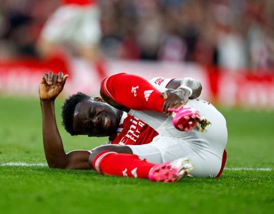 Bukayo Saka of Arsenal holds his ankle after getting fouled Arsenal v Burnley, Football, Premier League, Emirates Stadium, Islington, London, UK - 18 05 2026 EDITORIAL USE ONLY No use with unauthorised audio, video, data, fixture lists, club league logos or live services. Online in-match use limited to 120 images, no video emulation. No use in betting, games or single club league player publications. Copyright: xMattxImpey Shutterstockx 16882378r