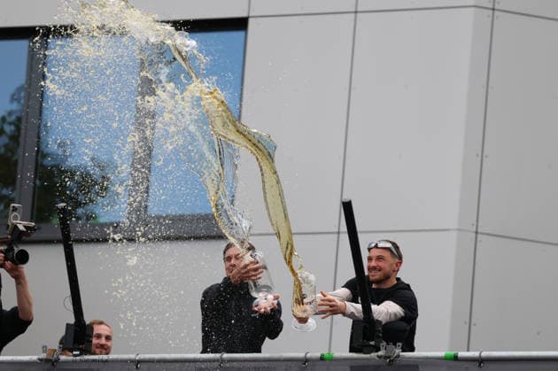 18 05 2026, Football, Men, 2 Bundesliga, Season 2025 2026, SV 07 Elversberg promotion party The SV 07 Elversberg team celebrates promotion to the Bundesliga on a makeshift balcony in front of the town hall in Spiesen Elversberg, Lukas Petkov SV 07 Elversberg , Carlo Sickinger SV 07 Elversberg Spiesen Elversberg Rathaus Saarland Germany DEU Copyright: xFabianxKleerx