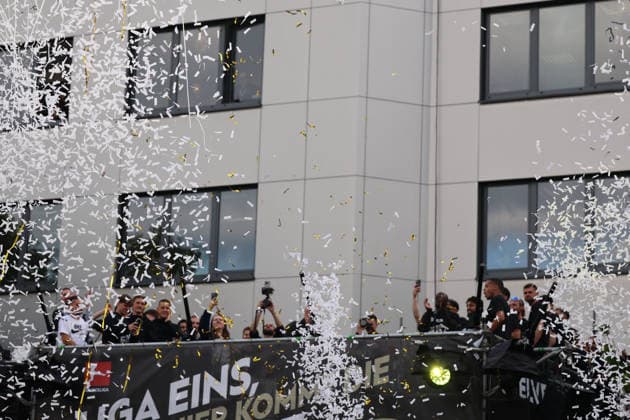18 05 2026, Football, Men, 2 Bundesliga, Season 2025 2026, SV 07 Elversberg promotion party The SV 07 Elversberg team celebrates promotion to the Bundesliga in a shower of confetti on a makeshift balcony in front of the town hall in Spiesen Elversberg Spiesen Elversberg Rathaus Saarland Germany DEU Copyright: xFabianxKleerx