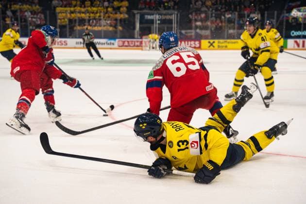 FRIBOURG, FRIBOURG - MAY 18: Tomas Cibulka of Czechia battles with Lucas Raymond of Sweden during the 2026 IIHF World Championship, WM, Weltmeisterschaft Preliminary Round Group B match between Sweden and Czechia at BCF Arena on May 18, 2026 in Fribourg, Fribourg, Switzerland. Copyright: xLivioxBaeriswylx xSPPx Sportspressphoto_SPR149742