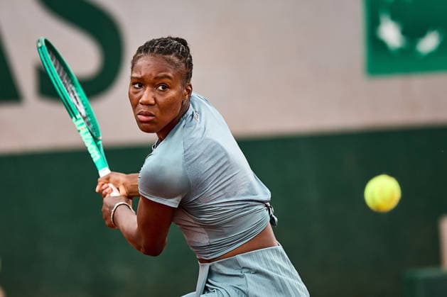 May 18, 2026, Paris, Ile-De-France, France: Noma Noha Akugue of Germany returns with backhand during the French Open at Roland Garros - Tennis Grand Slam, 18.5.2026 in Paris (Roland Garros), France - Photo: Tennis 2026: ROLAND GARROS - French Open In Paris: Qualification: AKUGUE 7:5 7:6 PROZOROVA  - ZUMAs343 20260518_zsp_s343_147 Copyright: xMathiasxSchulzx