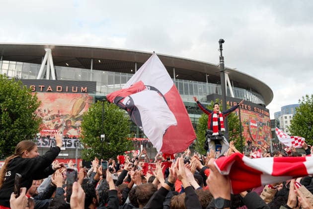 Arsenal gegen Burnley 18. Mai 2026, London Premier League Fußball Arsenal gegen Burnley Arsenal-Fans versammeln sich vor dem Emirates Stadium Foto Jacques Feeney Abseits London UK  Copyright: xJacquesxFeeneyx xOffsidexOffside