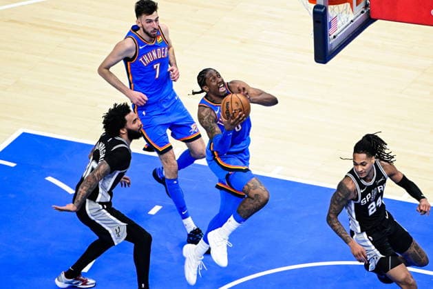 NBA, Basketball Herren, USA Western Conference Finals Game 1 - San Antonio Spurs at Oklahoma City Thunder Oklahoma City Thunder guard forward Jalen Williams (C) attempts to shoot the ball during game 1 of the NBA Western Conference Finals between Oklahoma City Thunder and San Antonio Spurs in Oklahoma City, Oklahoma, USA, 18 May 2026. Oklahoma City United States  Copyright: xGERALDxLEONGx