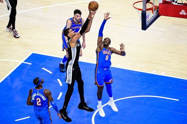 NBA, Basketball Herren, USA Western Conference Finals Game 1 - San Antonio Spurs at Oklahoma City Thunder San Antonio Spurs forward center Victor Wembanyama (C) shoots against Oklahoma City Thunder guard forward Jalen Williams (R) during game 1 of the NBA Western Conference Finals between Oklahoma City Thunder and San Antonio Spurs in Oklahoma City, Oklahoma, USA, 18 May 2026. Oklahoma City United States  Copyright: xGERALDxLEONGx