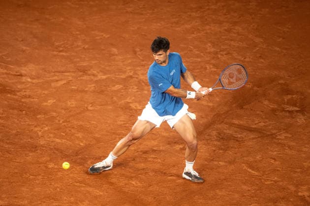 Bitpanda Hamburg Open 2026 - Day 3 Marcos Giron of the United States plays a backhand against Ben Shelton of the United States during their Men s Singles Round One match at the Bitpanda Hamburg Open in Hamburg, Germany, on May 18, 2026. Hamburg Germany  Copyright: xAndyxAstfalckx originalFilename:astfalck-bitpanda260518_nplgl.jpg