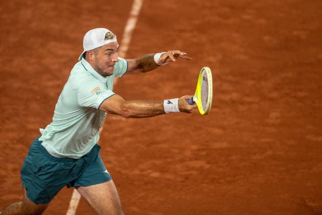 Bitpanda Hamburg Open 2026 - Day 3 Jan-Lennard Struff of Germany plays a forehand against Jakub Mensik of the Czech Republic during their Men s Singles Round One match at the Bitpanda Hamburg Open in Hamburg, Germany, on May 18, 2026. Hamburg Germany  Copyright: xAndyxAstfalckx originalFilename:astfalck-bitpanda260518_np8t7.jpg