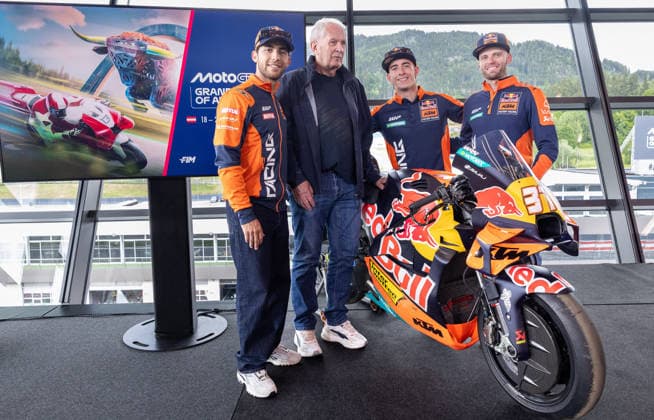 MOTORSPORTS - MotoGP, GP of Austria 2026 SPIELBERG,AUSTRIA,19.MAY.26 - MOTORSPORTS - MotoGP, Grand Prix of Austria, Red Bull Ring, preview, media day. Image shows Enea Bastianini (ITA Red Bull KTM Tech3), Helmut Marko , Pedro Acosta (ESP Red Bull KTM Factory Racing) and Brad Binder (RSA Red Bull KTM Factory Racing).  GEPAxpictures xHaraldxSteiner