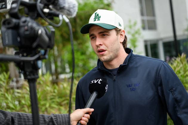260519 Linus Karlsson of Sweden at a press event during the 2026 IIHF Ice Hockey World Championship on May 19, 2026 in Bern Photo Jesper Zerman BILDBYRAN kod JZ JZ0720 ishockey ice hockey ishockey vm 2026 vm 2026 iihf world championship pressträff event meeting sverige sweden day 5 bbeng  Copyright: JESPERxZERMAN BB260519JZ007