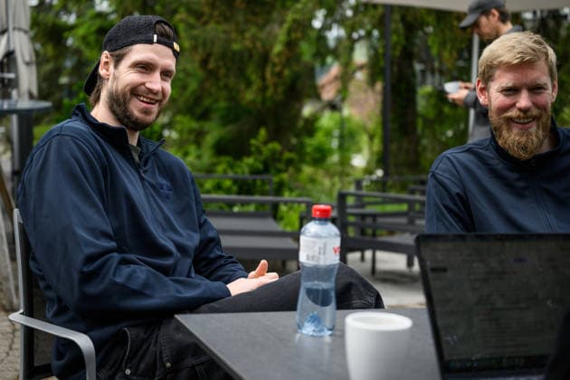 260519 Oliver Ekman Larsson and goaltender Magnus Hellberg of Sweden at a press event during the 2026 IIHF Ice Hockey World Championship on May 19, 2026 in Bern Photo Jesper Zerman BILDBYRAN kod JZ JZ0720 ishockey ice hockey ishockey vm 2026 vm 2026 iihf world championship pressträff event meeting sverige sweden day 5 bbeng  Copyright: JESPERxZERMAN BB260519JZ010