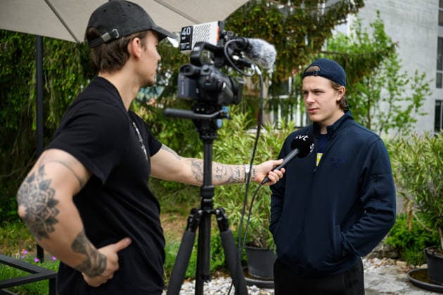 260519 Ivar Stenberg of Sweden at a press event during the 2026 IIHF Ice Hockey World Championship on May 19, 2026 in Bern Photo Jesper Zerman BILDBYRAN kod JZ JZ0720 ishockey ice hockey ishockey vm 2026 vm 2026 iihf world championship pressträff event meeting sverige sweden day 5 bbeng  Copyright: JESPERxZERMAN BB260519JZ029