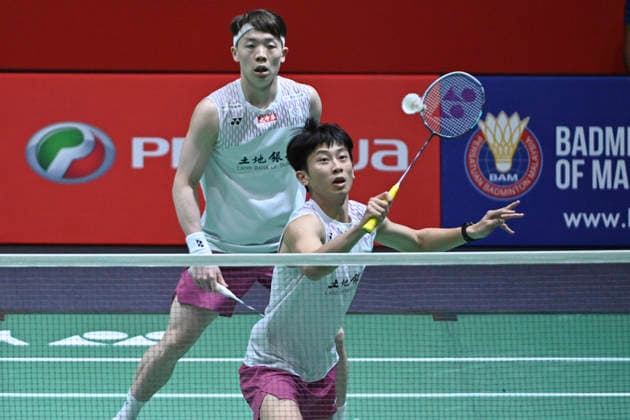 (260519) -- KUALA LUMPUR, May 19, 2026 -- Chen Cheng Kuan (front) Liu Kuang Heng compete during the men s doubles round of 32 match between Huang Di Liu Yang of China and Chen Cheng Kuan Liu Kuang Heng of Chinese Taipei at 2026 Malaysia Masters badminton tournament in Kuala Lumpur, Malaysia, May 19, 2026. (Photo by Xinhua) (SP)MALAYSIA-KUALA LUMPUR-BADMINTON-MALAYSIA MASTERS-MEN S DOUBLES ChongxVoonxChung 