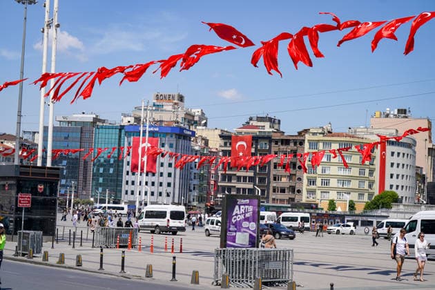 Turkey Football UEFA Europa League 2025 2026, Final in Istanbul SC Freiburg vs Aston Villa Tüpras Stadyumu Istanbul Turkey, Istanbul, Taksim, Taksim Square, Taksim Meydanı, Taksim Camii, Mosque, Minaret, Istanbul City, City Center, Urbanity, Turkey Flags, road traffic, metro, public transport, cab, metropolis, Bosphorus metropolis, tourism, architecture, skyline, Europa League Final 2026, UEFA Europa League, Istanbul Final 2026, major soccer event, event branding, host city, soccer culture, media event, matchday, city center, cityscape Copyright: xJOERANxSTEINSIEKx