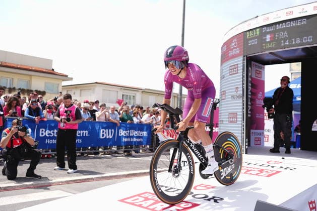 France™s Paul Magnier of Soudal Quick-Step ciclamino jersey during Stage 10 of the Giro d™Italia from Viareggio to Massa, Italy, Tuesday May 19, 2026.  Copyright: xMassimoxPaolone LaPressex