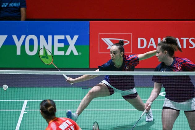(260519) -- KUALA LUMPUR, May 19, 2026 -- Bengisu Ercetin Nazlican Inci (L) compete during the women s doubles round of 32 match between Luo Yi Wang Tingge of China and Bengisu Ercetin Nazlican Inci of T¨¹rkiye at 2026 Malaysia Masters badminton tournament in Kuala Lumpur, Malaysia, May 19, 2026. (Photo by Xinhua) (SP)MALAYSIA-KUALA LUMPUR-BADMINTON-MALAYSIA MASTERS-WOMEN S DOUBLES ChongxVoonxChung 