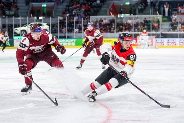 Ice hockey, Eishockey - IIHF WC 2026 ZURICH,SWITZERLAND,19.MAY.26 - ICE HOCKEY - IIHF Ice Hockey World Championship, WM, Weltmeisterschaft 2026, group stage, Austria vs Latvia. Image shows Alberts Smits (LAT) and Leon Kolarik (AUT).  GEPAxpictures xMaticxKlansek