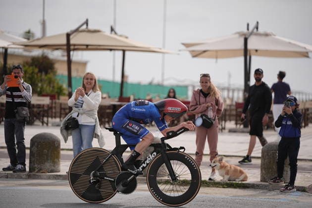 Denmark™s Jonas Vingegaard Hansen of Team Visma Lease A Bike during Stage 10, an individual time trial at the Giro d™Italia, from Viareggio to Massa, Italy, Tuesday, May 19, 2026.  Copyright: xMarcoxAlpozzi LaPressex