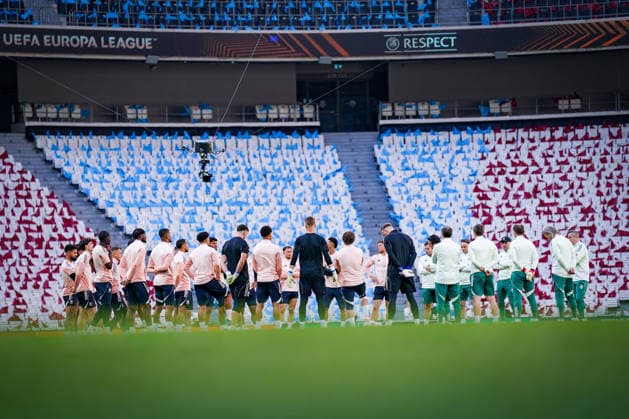 Turkey Football UEFA Europa League 2025 2026, Final in Istanbul SC Freiburg vs Aston Villa Tüpras Stadyumu Istanbul Final training Aston Villa Matchday 1 Team on the pitch, sports facility, long shot, inside interior view, below frog perspective Copyright: xJOERANxSTEINSIEKx