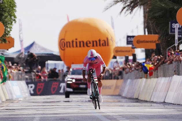 Portugal™s Afonso Oliveira Eulalio of Bahrain Victorious pink jersey during Stage 10, an individual time trial at the Giro d™Italia, from Viareggio to Massa, Italy, Tuesday, May 19, 2026.  Copyright: xGianxMattiaxD Albertox xLaPressex