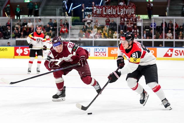 Ice hockey, Eishockey - IIHF WC 2026 ZURICH,SWITZERLAND,19.MAY.26 - ICE HOCKEY - IIHF Ice Hockey World Championship, WM, Weltmeisterschaft 2026, group stage, Austria vs Latvia. Image shows Toms Andersons (LAT) and Leon Kolarik (AUT).  GEPAxpictures xMaticxKlansek