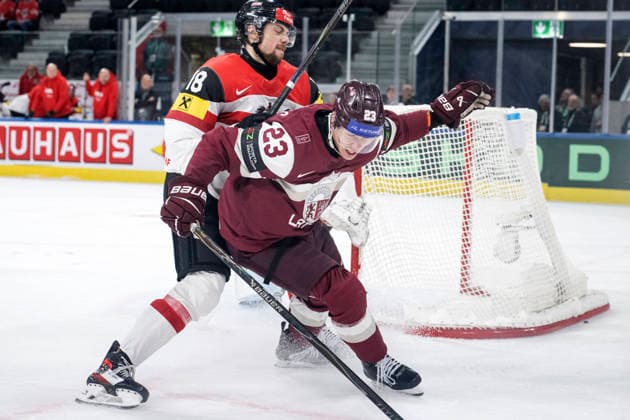 Latvia s Sandis Vilmanis (23) and Austria sPaul Stapelfeldt during the 2026 IIHF Ice hockey, Eishockey World Championships preliminary round group A match between Latvia and Austria in Zurich on May 18th, 2026. - RONI REKOMAA Zürich Switzerland VRIIqB-yIC4  Copyright: xRonixRekomaax VRIIqB-yIC4
