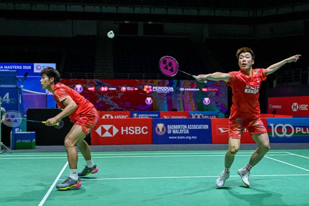 (260519) -- KUALA LUMPUR, May 19, 2026 -- Xie Haonan Zeng Weihan (R) of China compete during the men s doubles round of 32 match between Xie Haonan Zeng Weihan of China and Chaloempon Charoenkitamorn Worrapol Thongsa-nga of Thailand at 2026 Malaysia Masters badminton tournament in Kuala Lumpur, Malaysia, May 19, 2026. (Photo by Xinhua) (SP)MALAYSIA-KUALA LUMPUR-BADMINTON-MALAYSIA MASTERS-MEN S DOUBLES ChongxVoonxChung 