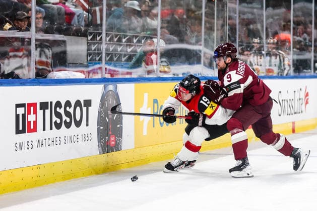 Ice hockey, Eishockey - IIHF WC 2026 ZURICH,SWITZERLAND,19.MAY.26 - ICE HOCKEY - IIHF Ice Hockey World Championship, WM, Weltmeisterschaft 2026, group stage, Austria vs Latvia. Image shows Vinzenz Rohrer (AUT) and Renars Krastenbergs (LAT).  GEPAxpictures xMaticxKlansek