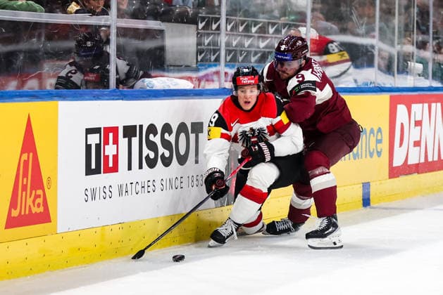 Ice hockey, Eishockey - IIHF WC 2026 ZURICH,SWITZERLAND,19.MAY.26 - ICE HOCKEY - IIHF Ice Hockey World Championship, WM, Weltmeisterschaft 2026, group stage, Austria vs Latvia. Image shows Vinzenz Rohrer (AUT) and Renars Krastenbergs (LAT).  GEPAxpictures xMaticxKlansek
