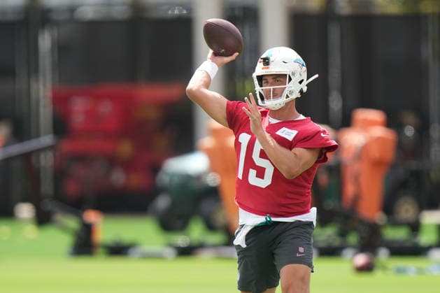 TBD, CA - MAY 19: Miami Dolphins quarterback Cam Miller (15) throws passes during the Miami Dolphins OTA on Tuesday, May 19, 2026 at Baptist Health Sports Complex in Miami Gardens, FL Photo by Peter Joneleit Icon Sportswire) NFL, American Football Herren, USA MAY 19 Miami Dolphins OTA EDITORIAL USE ONLY Icon2605019005