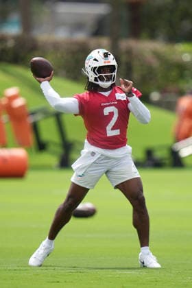 TBD, CA - MAY 19: Miami Dolphins quarterback Malik Willis (2) throws passes during the Miami Dolphins OTA on Tuesday, May 19, 2026 at Baptist Health Sports Complex in Miami Gardens, FL Photo by Peter Joneleit Icon Sportswire) NFL, American Football Herren, USA MAY 19 Miami Dolphins OTA EDITORIAL USE ONLY Icon2605019008