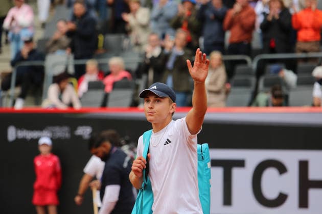 Bitpanda Hamburg Open, ATP 500 at Hamburg Rothenbaum DTB pro Justin Engel says goodbye to the crowd after his first round exit