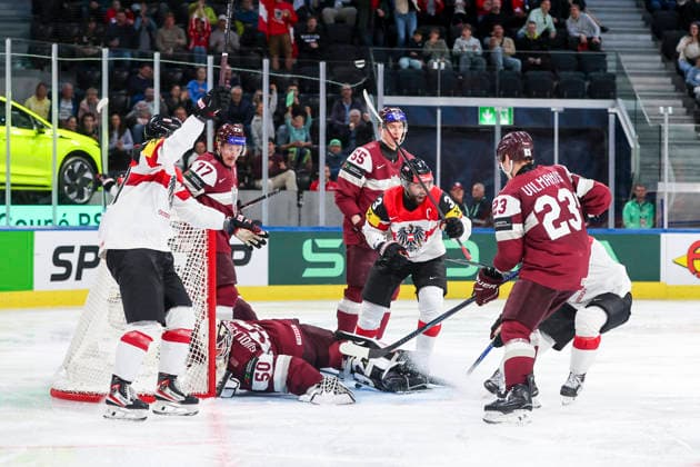 Ice hockey, Eishockey - IIHF WC 2026 ZURICH,SWITZERLAND,19.MAY.26 - ICE HOCKEY - IIHF Ice Hockey World Championship, WM, Weltmeisterschaft 2026, group stage, Austria vs Latvia. Image shows the rejoicing of Leon Kolarik (AUT), Kristers Gudlevskis (LAT), Peter Schneider (AUT), Roberts Mamcics and Sandis Vilmanis (LAT). GEPAxpictures xMaticxKlansek