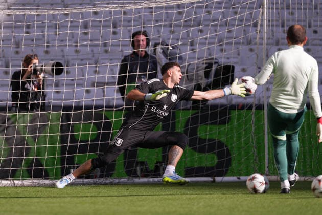 ISTANBUL, TURKIYE ? 19 MAY 2026: Emiliano Martinez of Aston Villa F.C. during the training session the day before the UEFA Europa League Final 2026 match between SC Freiburg and Aston Villa F.C. at Besiktas Park on May 19, 2026 in Istanbul, Turkiye. Copyright: xAlexandraxFechetex xSPPx Sportspressphoto_SPR150091