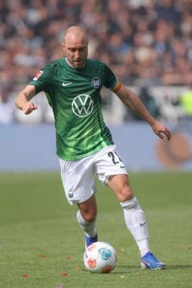16 05 2026, xtgx, Fußball 1 Bundesliga, FC St Pauli VfL Wolfsburg emspor, v l Christian Eriksen Wolfsburg Freisteller, Einzelbild, Ganzkoerper, single frame DFL DFB REGULATIONS PROHIBIT ANY USE OF PHOTOGRAPHS as IMAGE SEQUENCES and or QUASI VIDEO Hamburg