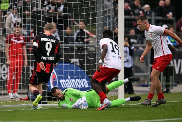 19 05 2026, xjhx, Fußball Testspiel, RW Frankfurt Eintracht Frankfurt v l Jonathan Jonny Burkardt Eintracht Frankfurt , Daniel Zeaiter RW Frankfurt DFL DFB REGULATIONS PROHIBIT ANY USE OF PHOTOGRAPHS as IMAGE SEQUENCES and or QUASI VIDEO Frankfurt am Main