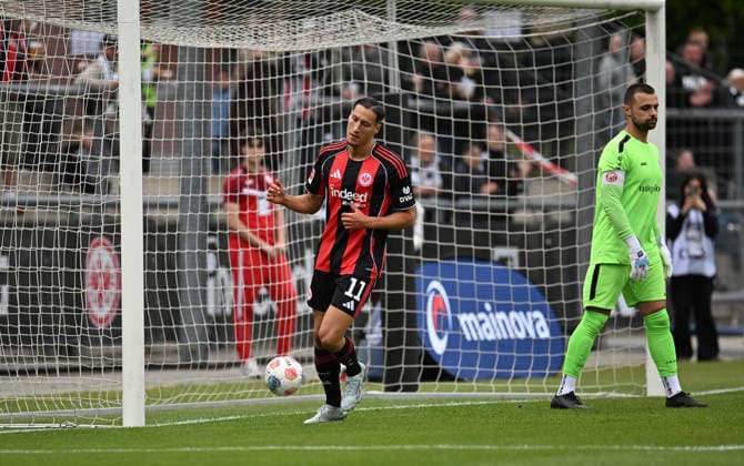 19 05 2026, xjhx, Fußball Testspiel, RW Frankfurt Eintracht Frankfurt v l Younes Ebnoutalib Eintracht Frankfurt celebrate the goal, Der Torjubel zum 1 0 DFL DFB REGULATIONS PROHIBIT ANY USE OF PHOTOGRAPHS as IMAGE SEQUENCES and or QUASI VIDEO Frankfurt am Main