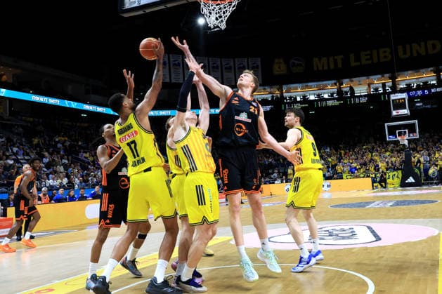 DEU, easyCredit BBL, ALBA vs Rasta Vechta, 19 05 2026, Uber Arena, Berlin, DEU, easyCredit BBL, ALBA vs Rasta Vechta, in the picture Norris Agbakoko ALBA Berlin 17 , Justin Bean ALBA Berlin 34 , Moses Wood ALBA Berlin 11 , JONAS MATTISSECK ALBA Berlin 9 , Lars Thiemann RASTA Vechta 21 nordphotoxGmbHx xEngler nph00076