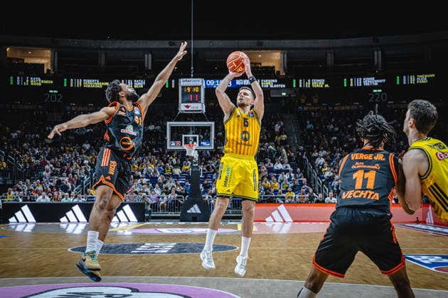 Basketball Berlin 19 05 2026 Season 2025 2026 EasyCredit BBL 1 Bundesliga Men, Men Playoffs Quarterfinals Game 2 Alba Berlin RASTA Vechta Martin Hermannsson Alba Berlin, No 15 Lloyd Pandi Vechta, No 41