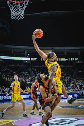 Basketball Berlin 19 05 2026 Season 2025 2026 EasyCredit BBL 1 Bundesliga Men, Men Playoffs Quarterfinals Game 2 Alba Berlin RASTA Vechta J wan Roberts Alba Berlin, No 13 Lloyd Pandi Vechta, No 41