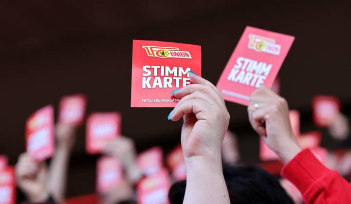 Members vote Voting card Symbol photo MV General Meeting at Stadion An der Alten Försterei Sport Football Soccer Bundesliga Men DFL Season 2025 2026 19 05 2026 1 FC Union Berlin FCU