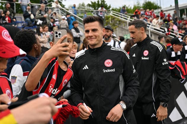 19.05.2026, xjhx, Fussball Testspiel, RW Frankfurt - Eintracht Frankfurt v.l. Michael Zetterer (Eintracht Frankfurt), Jens Grahl (Eintracht Frankfurt) (DFL DFB REGULATIONS PROHIBIT ANY USE OF PHOTOGRAPHS as IMAGE SEQUENCES and or QUASI-VIDEO) Frankfurt am Main *** 19 05 2026, xjhx, Fußball Testspiel, RW Frankfurt Eintracht Frankfurt v l Michael Zetterer Eintracht Frankfurt , Jens Grahl Eintracht Frankfurt DFL DFB REGULATIONS PROHIBIT ANY USE OF PHOTOGRAPHS as IMAGE SEQUENCES and or QUASI VIDEO Frankfurt am Main