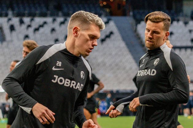 19 05 2026, SC Freiburg vs Aston Villa, UEFA Europa League, Final Matchday 1 Besiktas Square, Besiktas Park, Stadium, Fan festival, Fan Fest, Fans Freiburg Aston Villa, Trophy, Uefa Cup League Trophy, Istanbul 2026 Final Final Training Final Training SC Freiburg in Vodafone Park, Mathias Ginter, Lucas Höler Copyright: xBahhoxKarax
